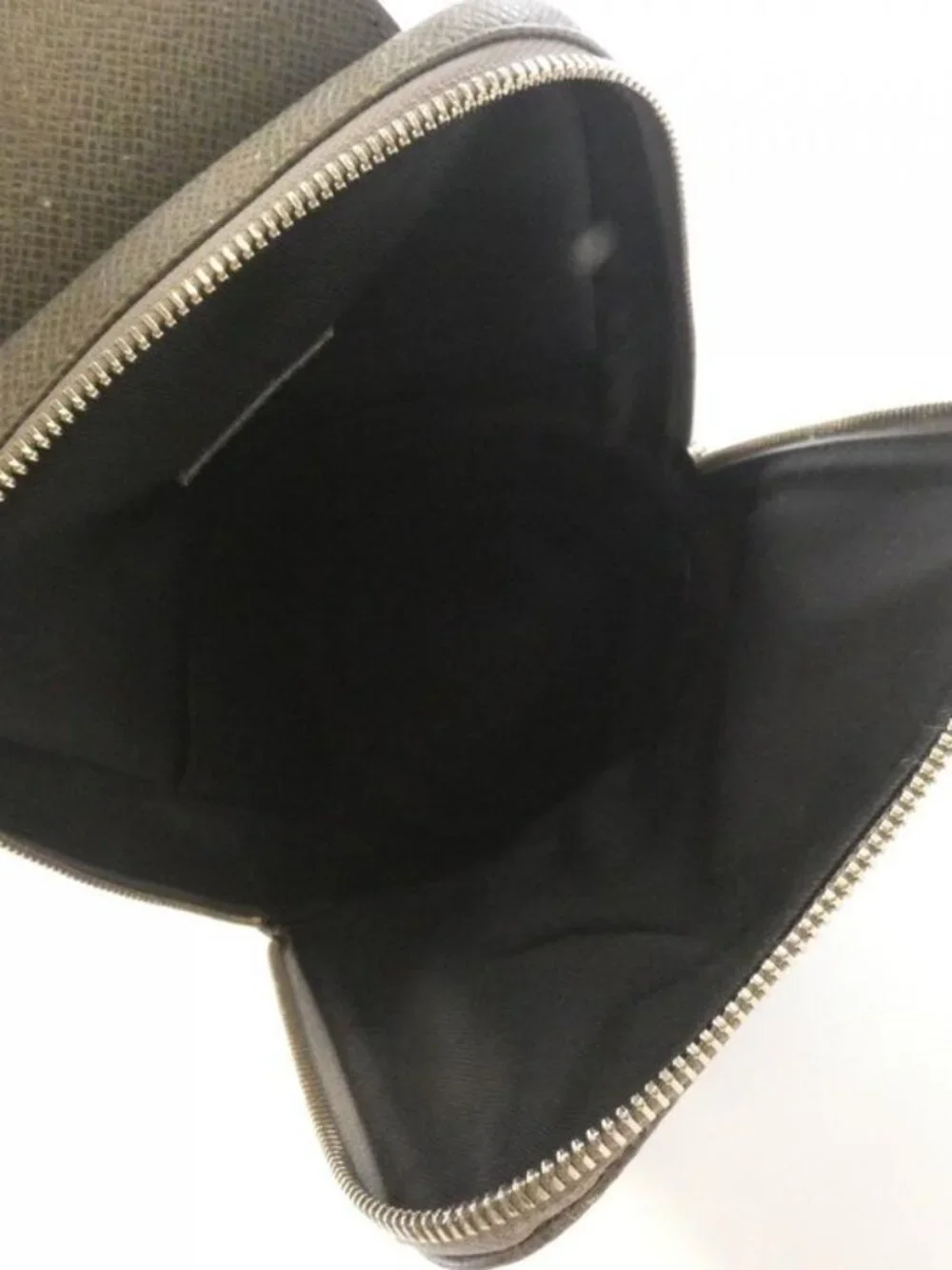 Louis Vuitton Taiga Avenue Sling Bag Gris